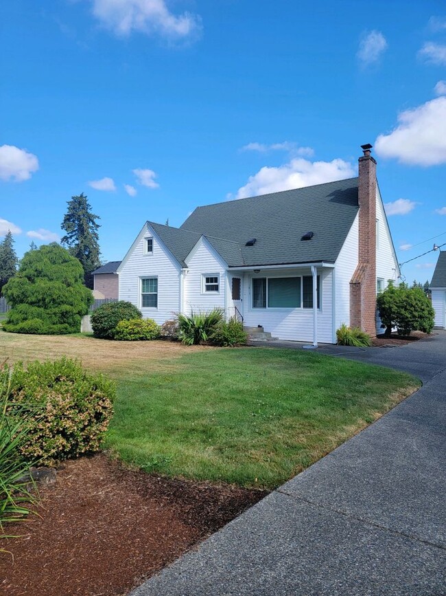 Primary Photo - Spanaway 3 bedroom Craftsman w/ 2+ car garage