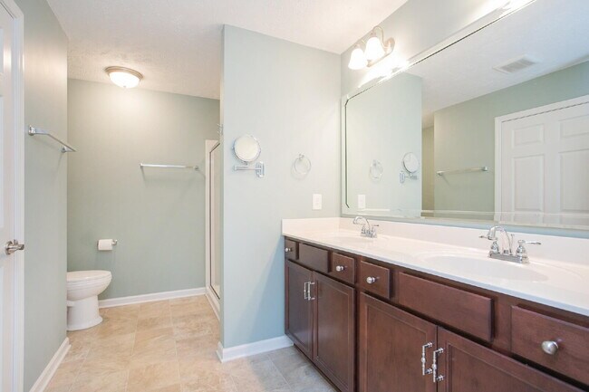 Building Photo - Single-level 2-bed, 2-bath townhome in 55+ community with pool, clubhouse, fitness center and gro...