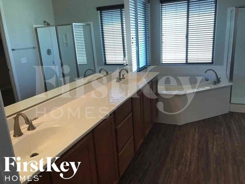 Building Photo - 28 Delighted Ave