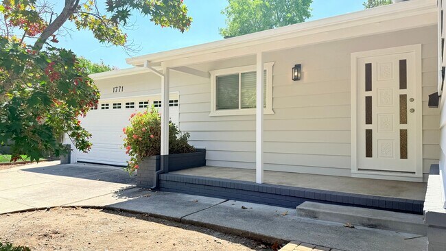 Building Photo - 1771 Lynwood Dr