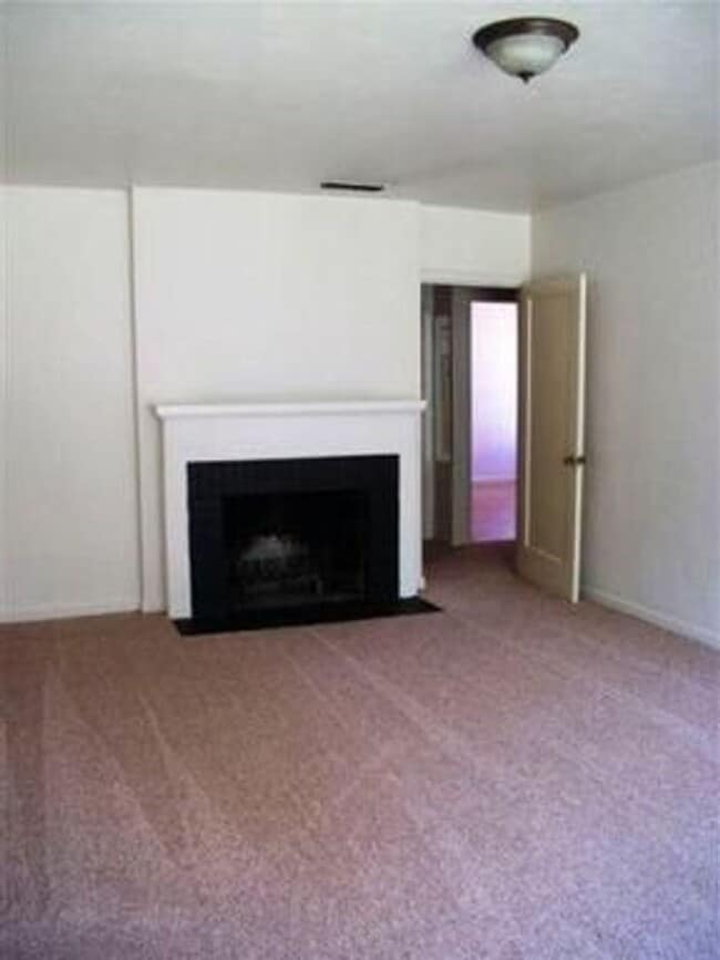 Building Photo - CUTE HOME IN EAST SACRAMENTO!!