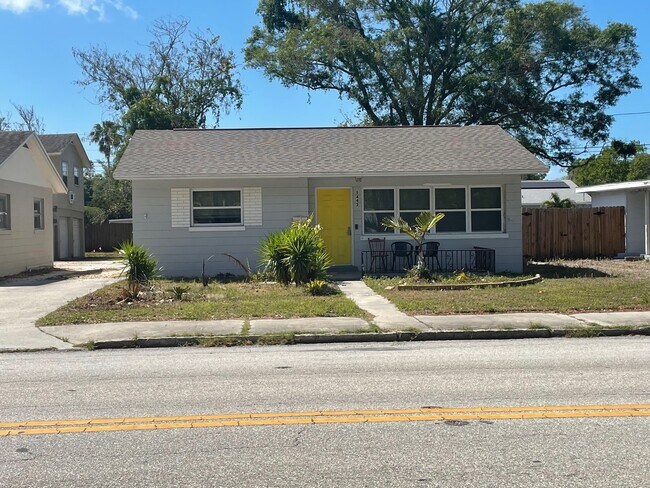 Building Photo - 5442 9th Ave N