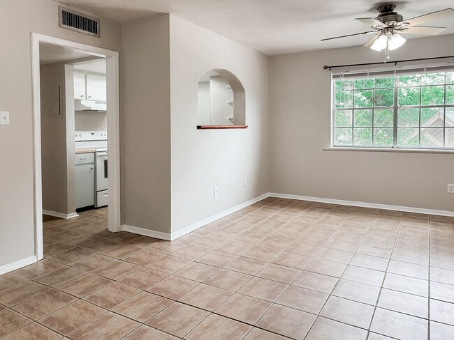 Building Photo - Beautiful Condo Near Moncus Park