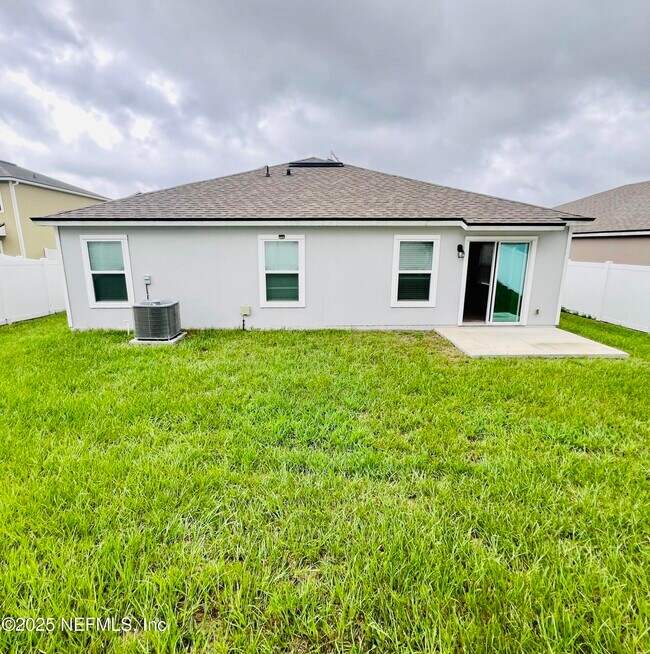 Building Photo - 3242 Rogers Ave