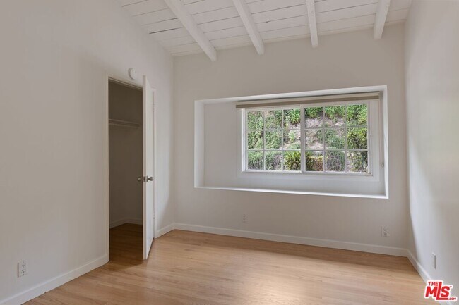 Building Photo - 13463 Rand Dr