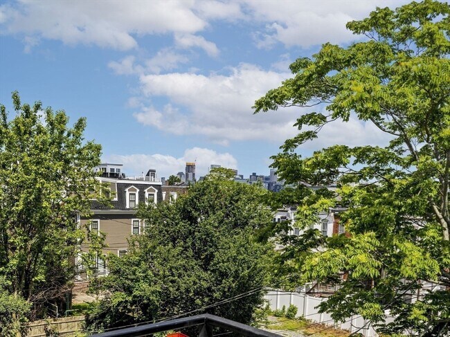 Building Photo - 944 E Broadway