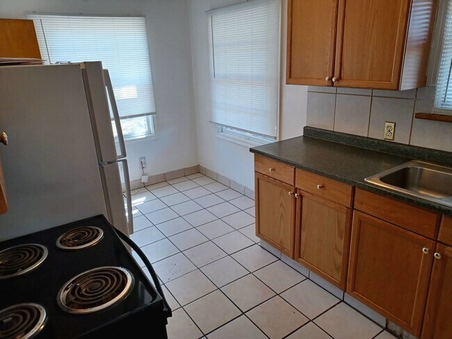 Building Photo - 1300 E Duplex