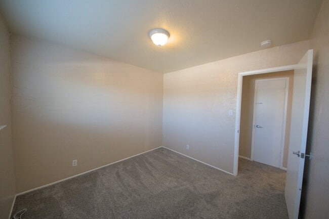 Building Photo - Pittsburg 3 bed/2 bath single family house for rent