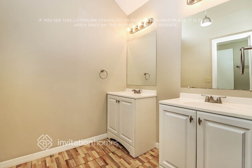 Building Photo - 4806 Foxshire Cir