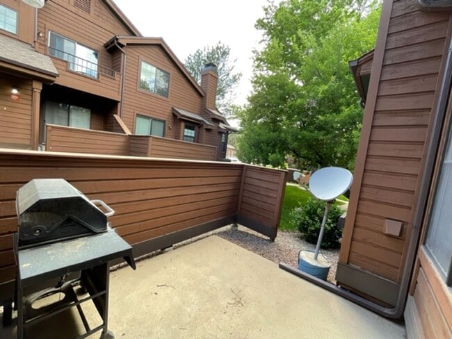 Building Photo - 8020 Holland Ct