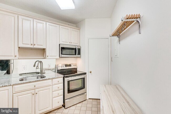 Building Photo - 955 26th St NW