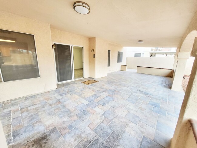Building Photo - 6207 American Beauty Ave