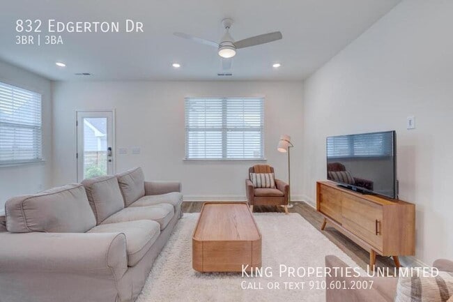 Building Photo - 832 Edgerton Dr