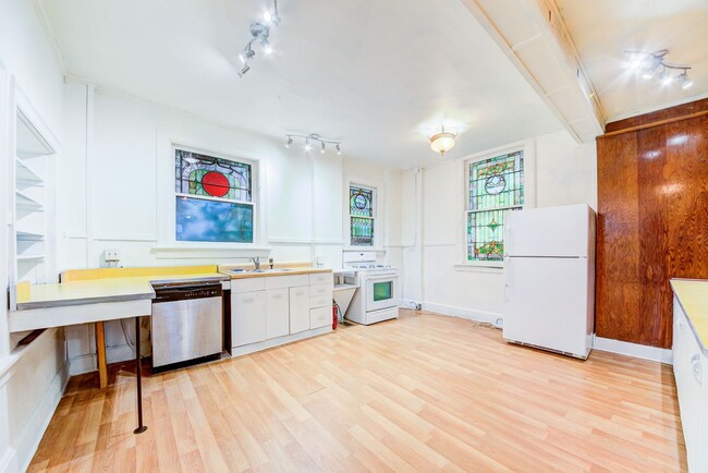 Building Photo - 2218 Arlington Ave