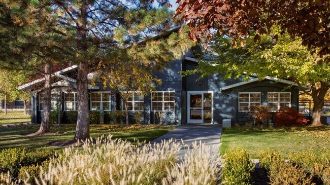 Building Photo - 1153 N Redwood Rd