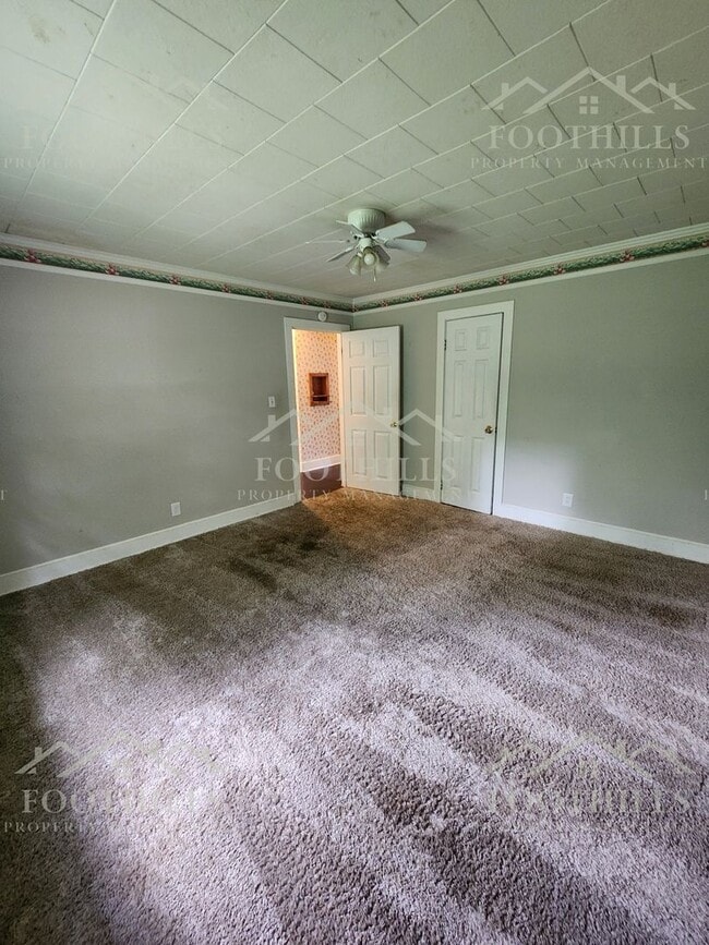 Building Photo - Classic 3-Bedroom Home in Downtown Anderso...