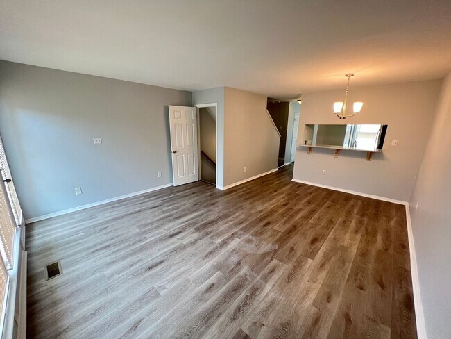 Building Photo - 3 Bedroom Townhouse Near Downtown Durham