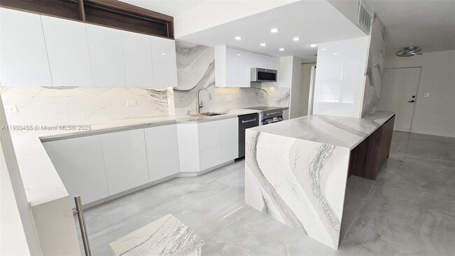 Building Photo - 250 174th St