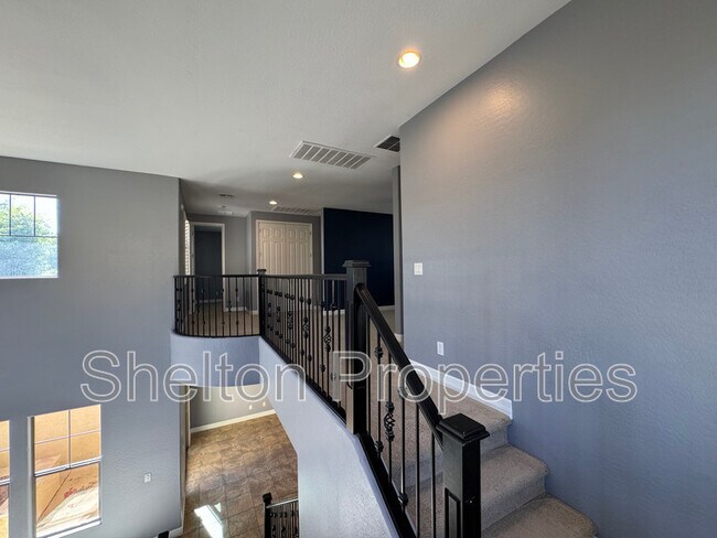 Building Photo - 20933 W Cora Vista