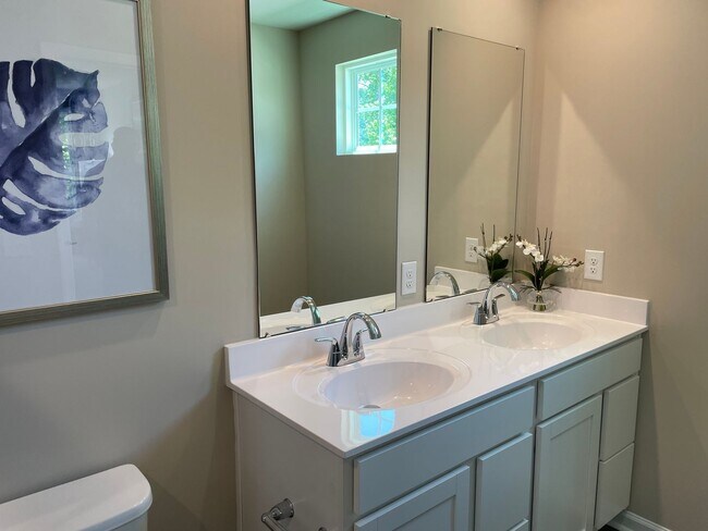 Building Photo - 3 Bedroom 2 Bathroom at Sharron Creek-Pet ...