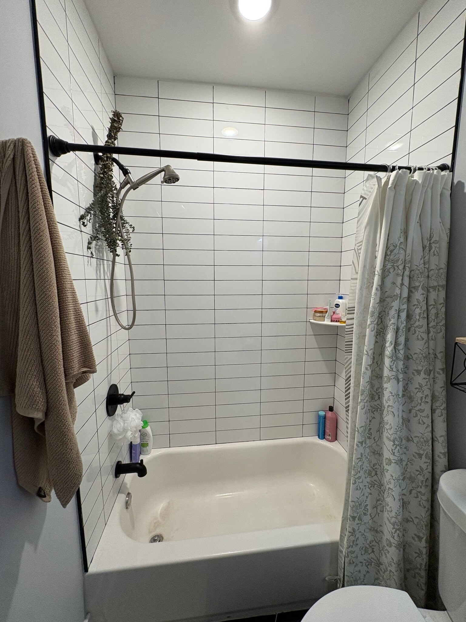 Upstairs bath - 402 W Berks St