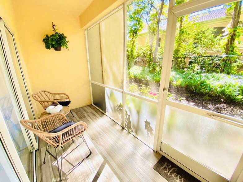 Quiet Lanai with garden view - 4645 Saint Croix Ln