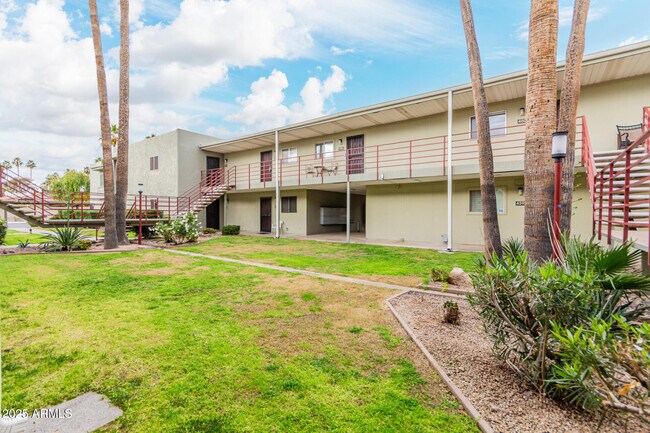 Primary Photo - 4610 N 68th St