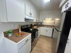 Building Photo - 6342 N 47th Ave