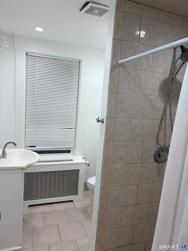 Building Photo - 973 State St