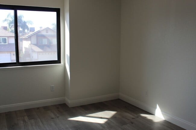 Building Photo - Southwest Bakersfield Home for Rent July