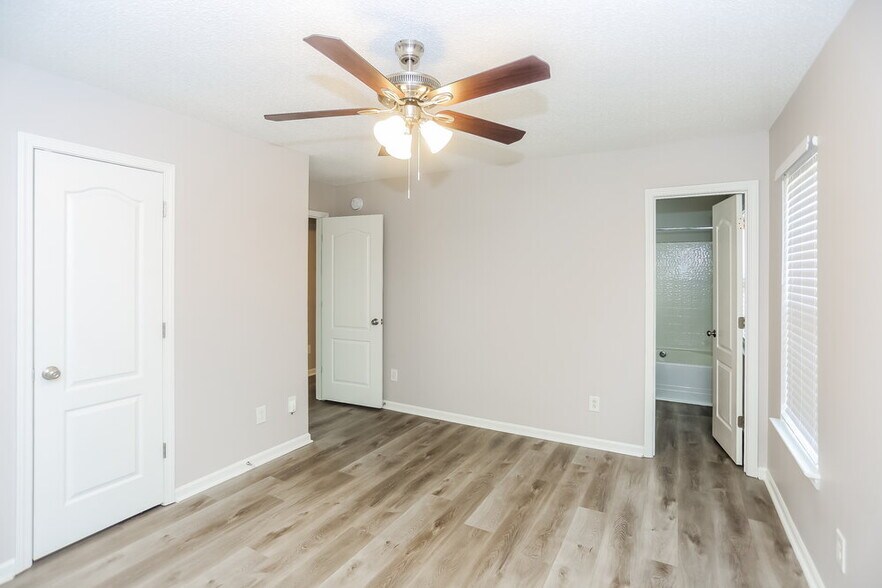 Building Photo - 873 Raindrops Rd