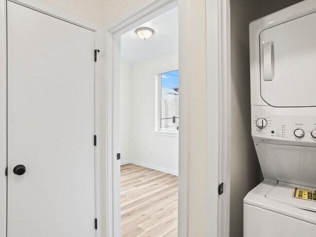 Building Photo - Vancouver Townhouses