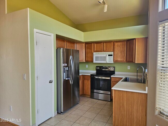 Building Photo - 2099 S Peppertree Dr