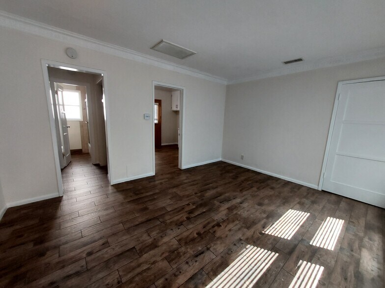 Building Photo - 725 Manchester Dr