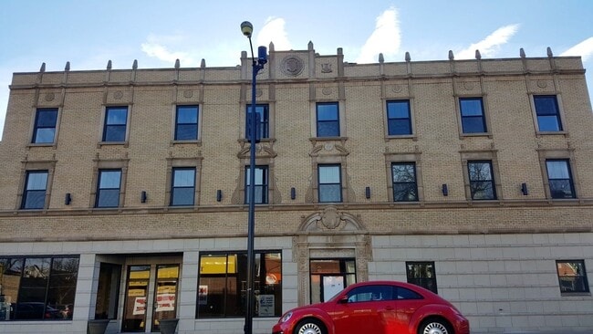 Building Photo - 1409 W Diversey Pkwy