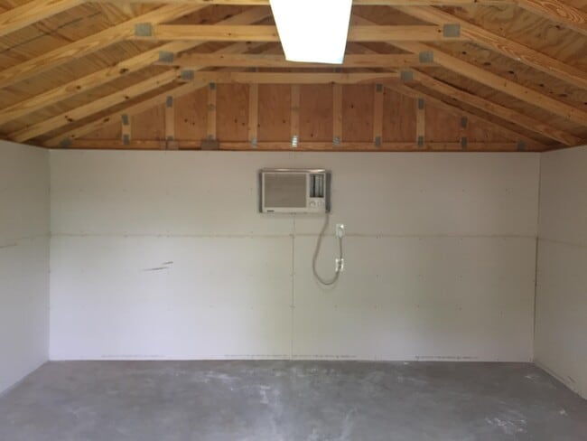 Building Photo - 1003 Juneau Ave