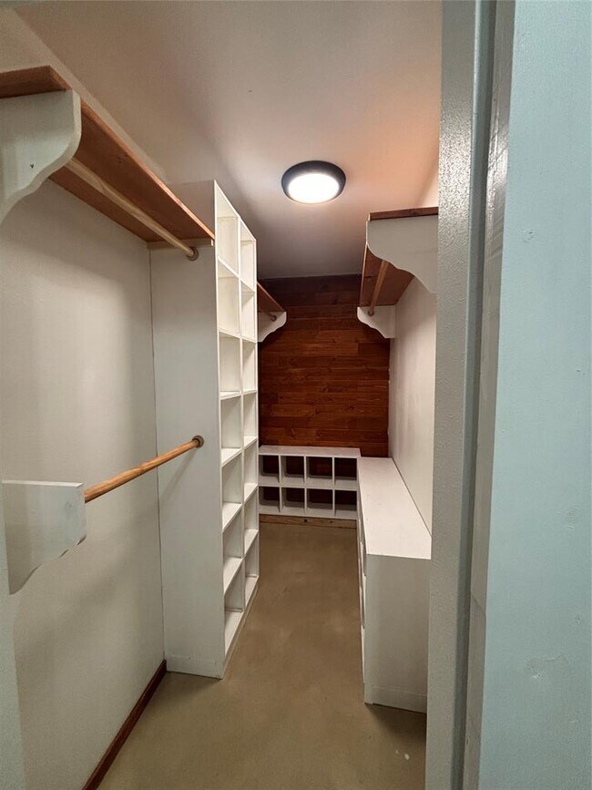 Building Photo - 189 Road Runner Ln