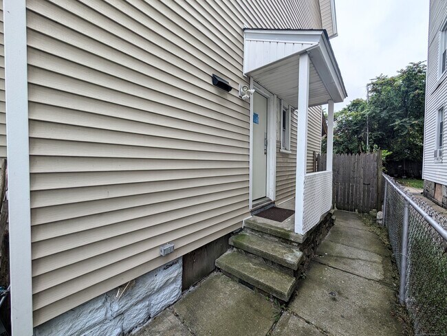 Building Photo - 116 Stillman St