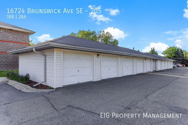 Building Photo - 16724 Brunswick Ave SE
