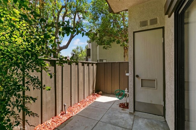 Building Photo - 22757 Lakeway Dr