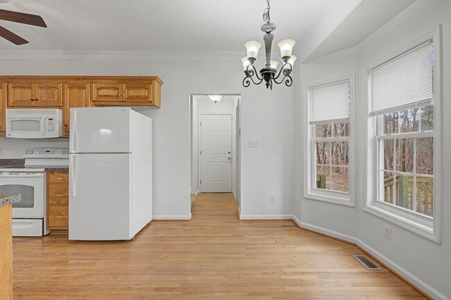 Building Photo - Carolina Lakes!