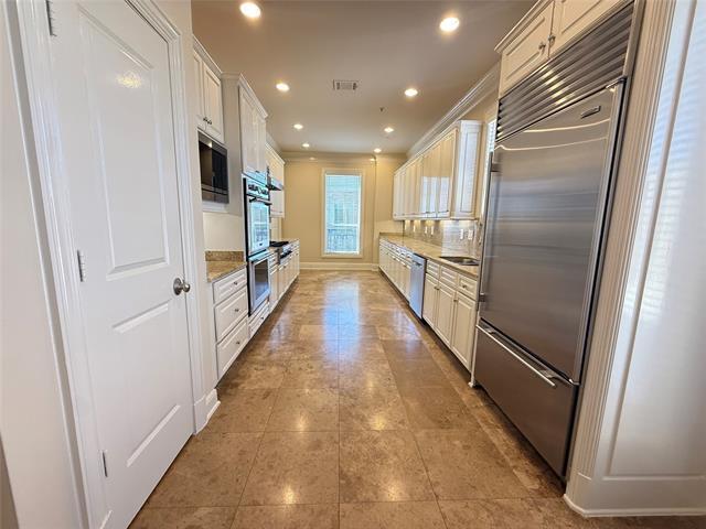 Building Photo - 6425 Bandera Ave