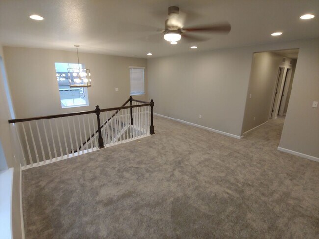 Building Photo - Gorgeous 4 Bed 3.5 Bath in Fantastic Location