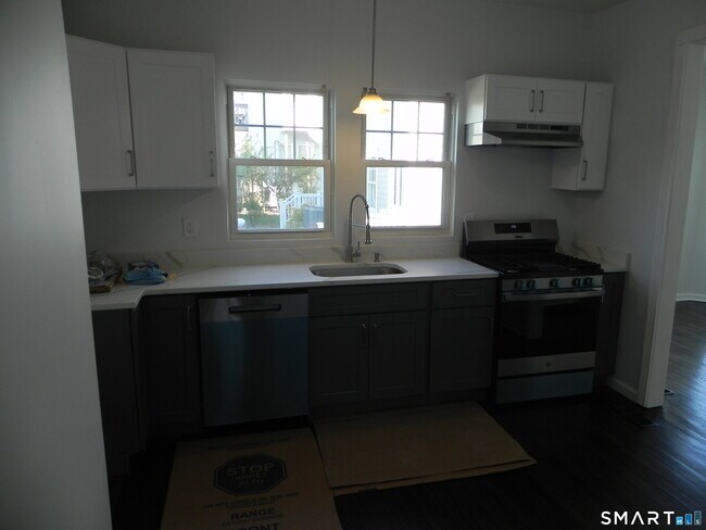 Building Photo - 10 Hawkins Ave