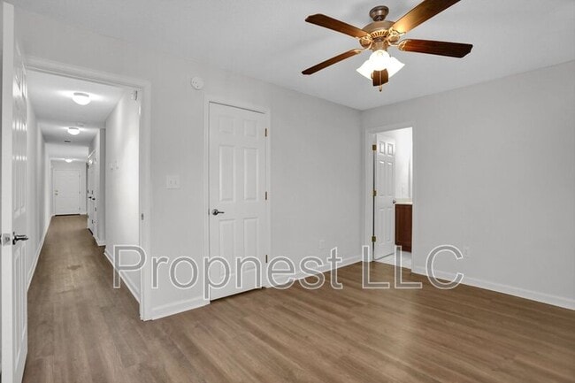 Building Photo - 866 Barrington Woods Cove