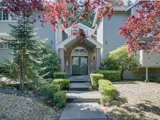 beautiful entryway to Cedar Townhomes. - 9915 NE 124th St