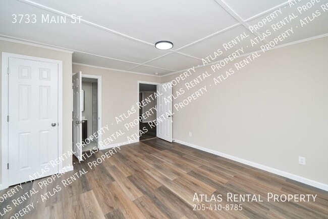 Building Photo - 3733 Main St