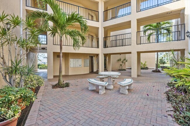 Building Photo - 612 Bird Bay Dr S