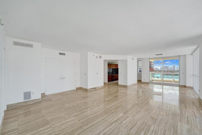 Building Photo - 101 S Fort Lauderdale Beach Blvd