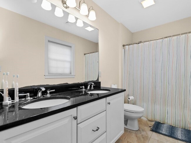 Building Photo - 22 Wellesley Ave